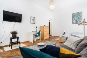 Apartments in The Jewish Quarter - LOW STANDARD - 10' Main Square